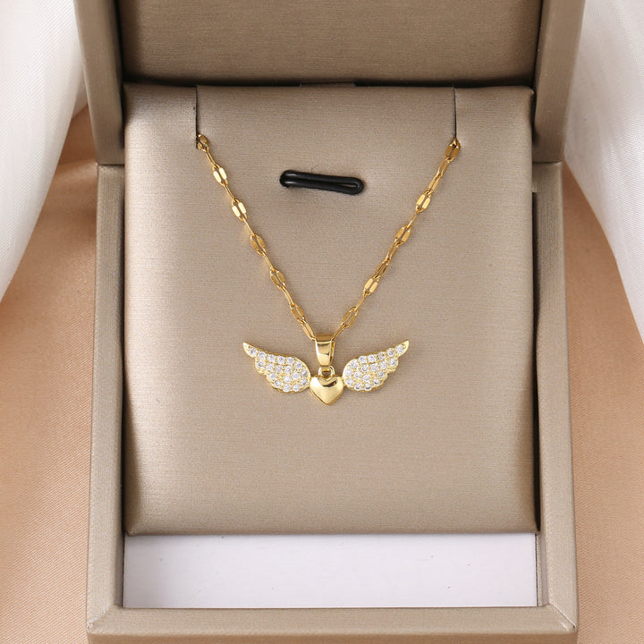 1pc Fashion Exquisite Shiny Angel Wings Heart Pendant Necklace.