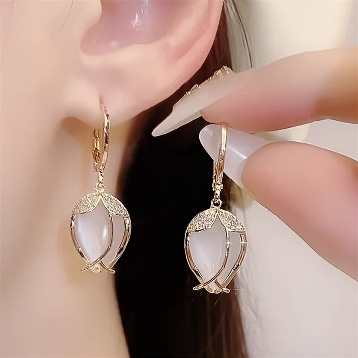 Elegant 2pcs Tulip Cat Eye Stone Earrings Set.