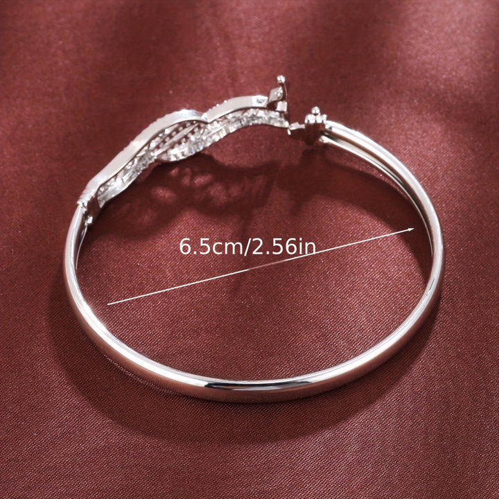 1pc Vintage Style 18K Gold Plated Copper Bangle Bracelet.